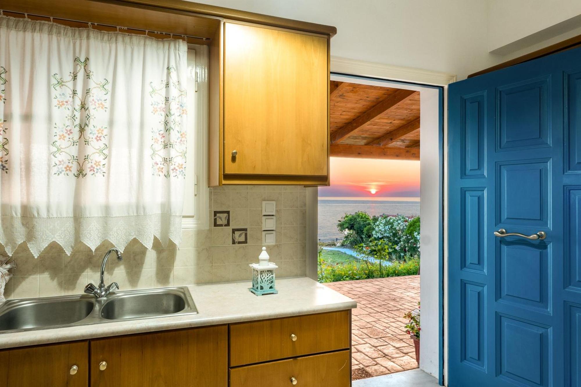 St. Harry'S Windmill Apartment Makris Gialos  Exterior photo